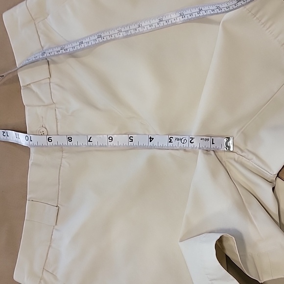 Gap Size 6 Khaki 6" Inseam Shorts, Gently Used Condition - Picture 8 of 10